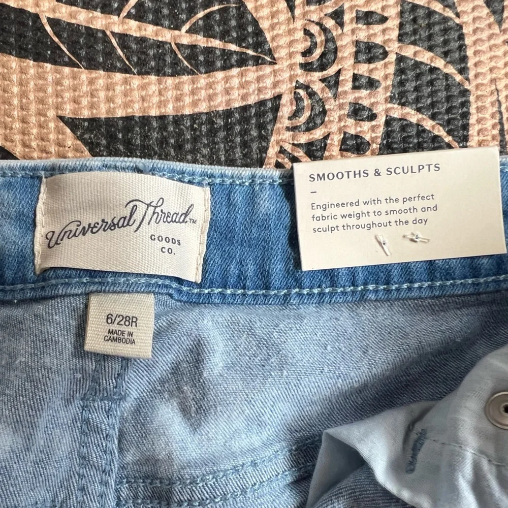 Universal thread shorts size 6 - Picture 3 of 6